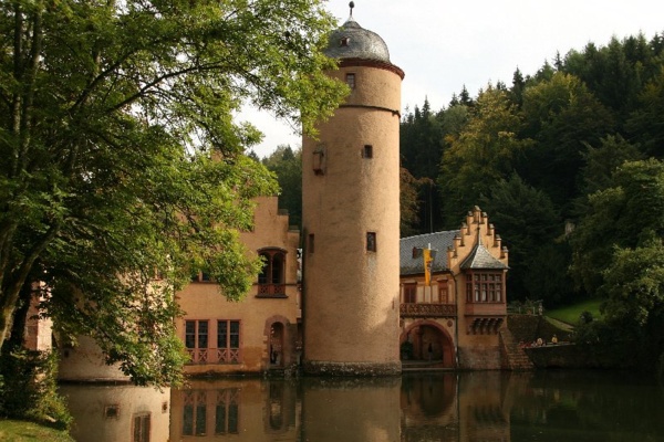 Bildergalerie - Bildimpressionen des Naturpark Spessarts, hier das Wasserschloss Mespelbrunn