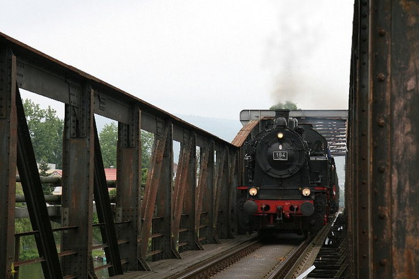 Bildergalerie - Bildimpressionen des Naturpark Spessarts, hier ein Dampfsonderzug bei Miltenberg